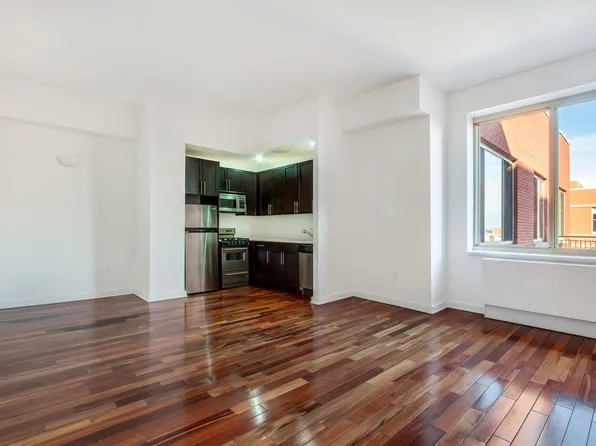 454 Manhattan Avenue image 2 of 8