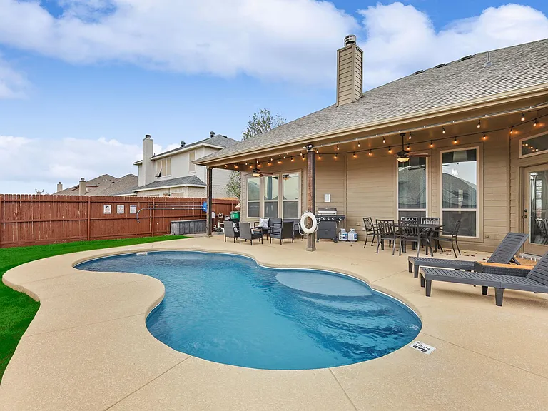213 Nocona Dr — Photo 1