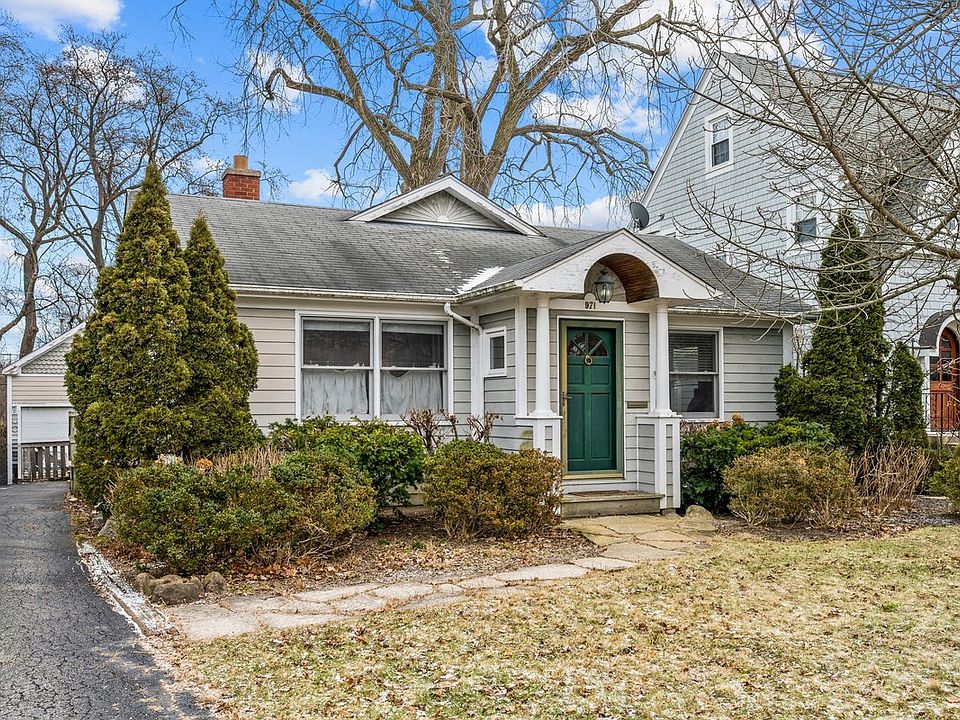 1st image of 971 Windsor Rd