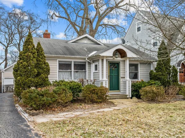 971 Windsor Rd, Highland Park, IL 60035