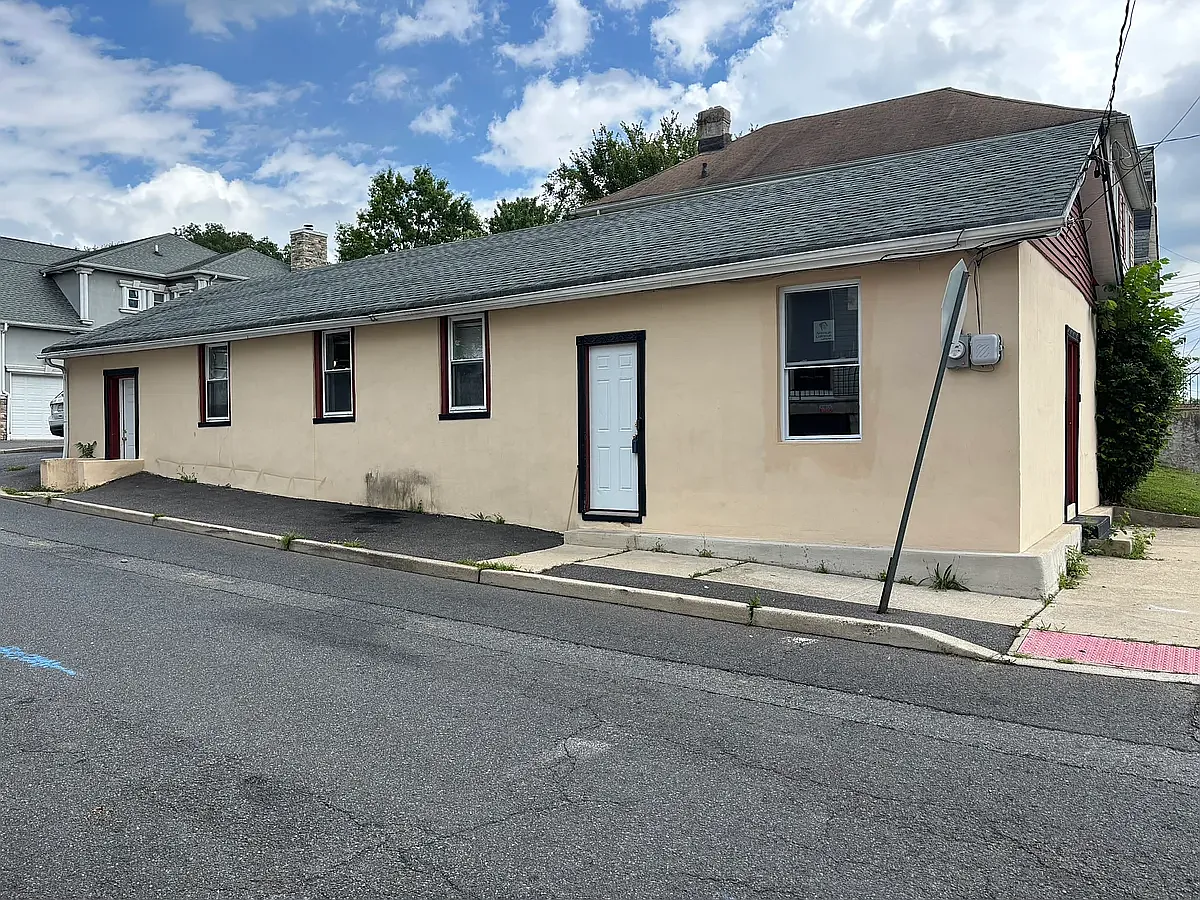 2 bed, $2,600 — Photo 3