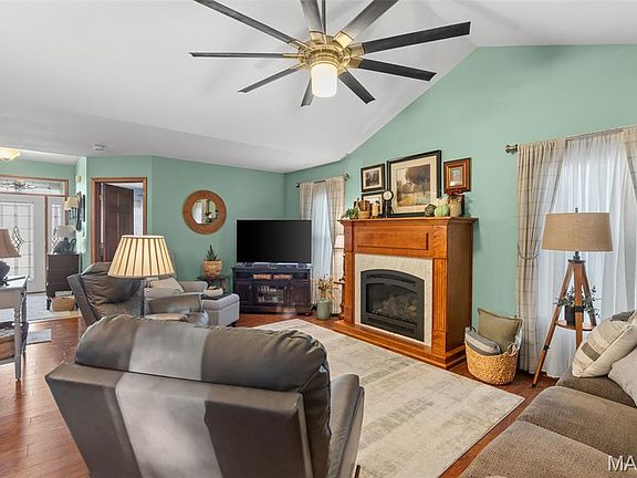 5th image of 614 Windy Ridge Dr