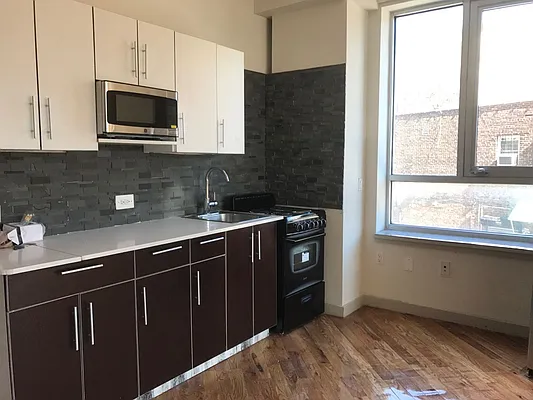 Rented by Pearl Realty Management LLC | media 4