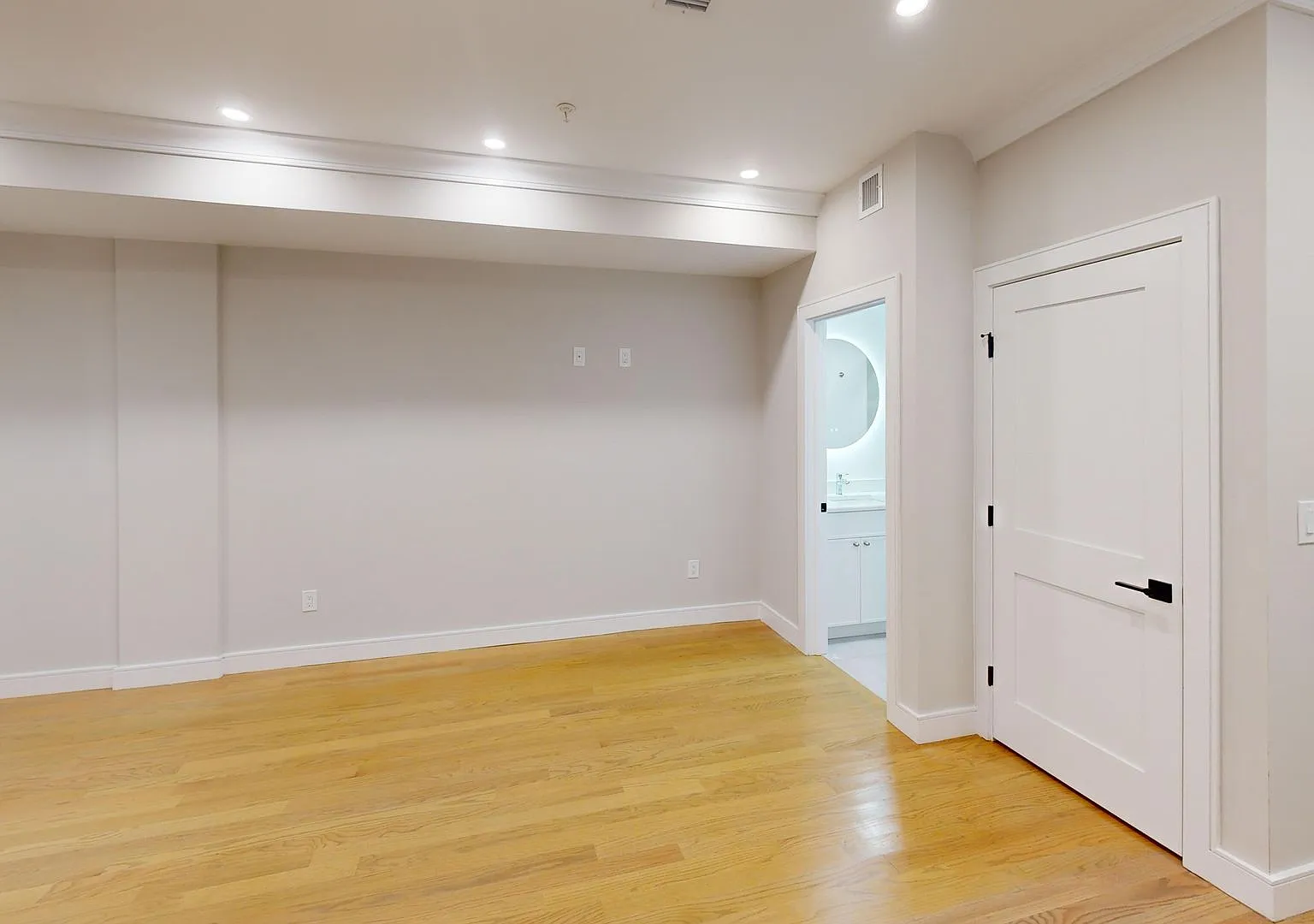 Theatre District 3 Bed W/D in Unit No Fee 9/1 — Photo 4