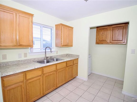 4th image of 4004 Connors Dr