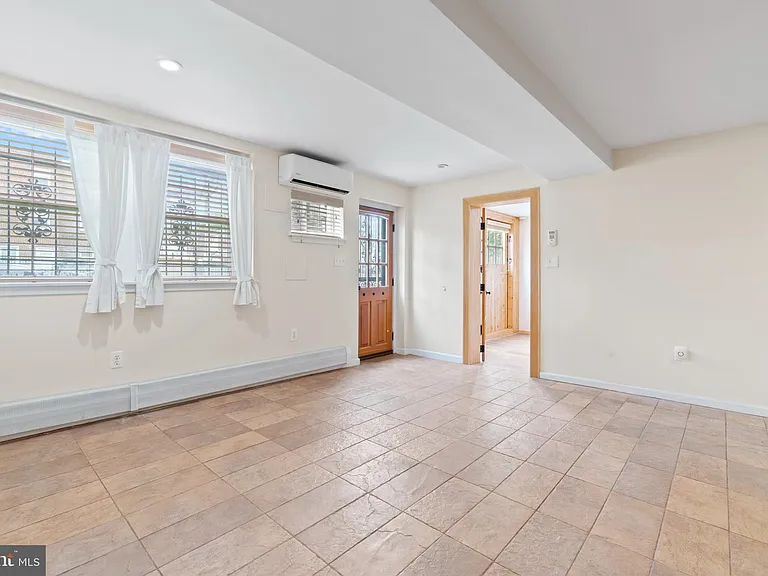441 21st St NE #B — Photo 18