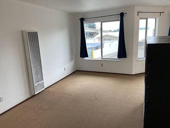 4th image of 205 Lawrence Ave APT B