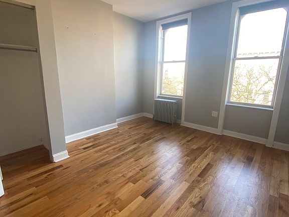 3rd image of 414 Stanhope St APT 3R