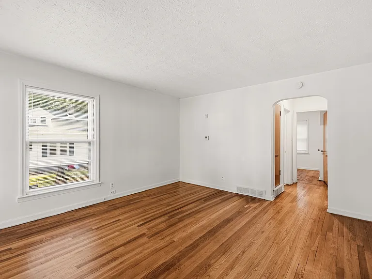 1037 Hardesty Blvd — Photo 8