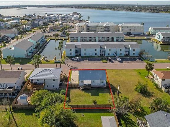 4th image of 7 Lauderdale Dr
