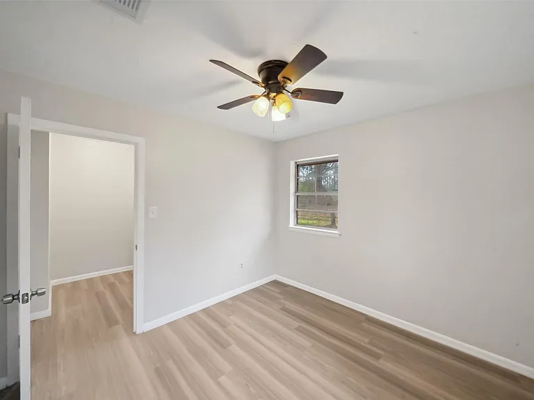 602 Reverse St — Photo 16