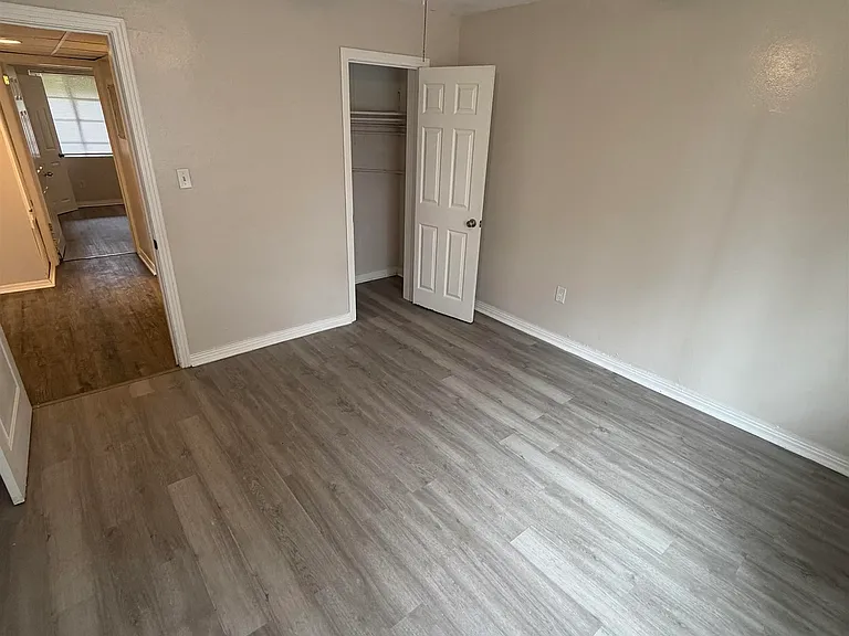 318 E Pershing St — Photo 9