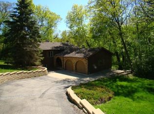 1102 Crane Dr, Sleepy Hollow, IL 60118