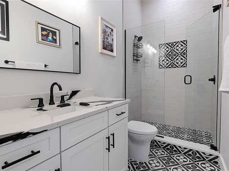 64 N Park Ave — Photo 7