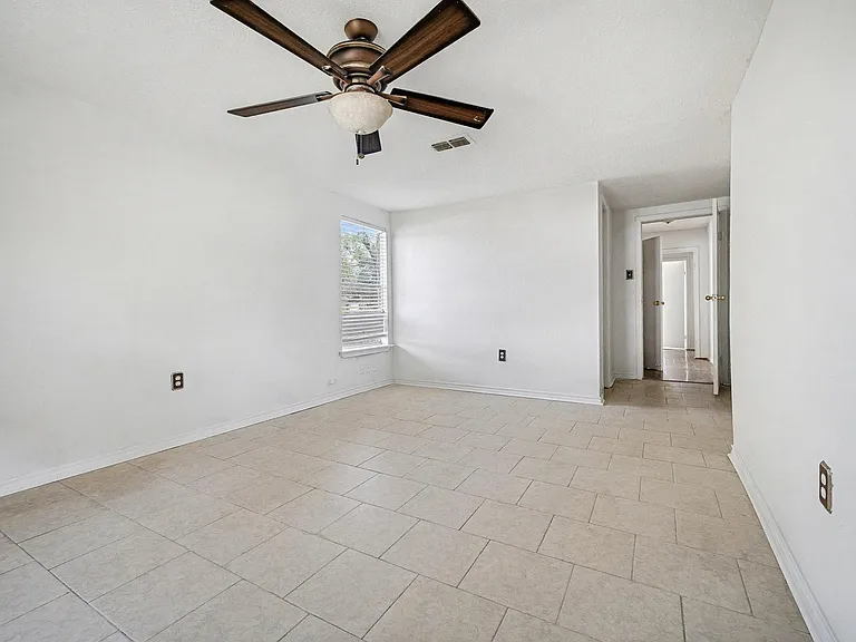 12215 Myrtle Ave — Photo 8