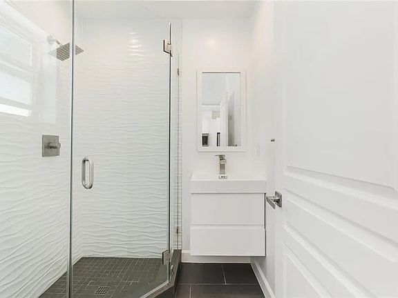 4th image of 4552 Murietta Ave