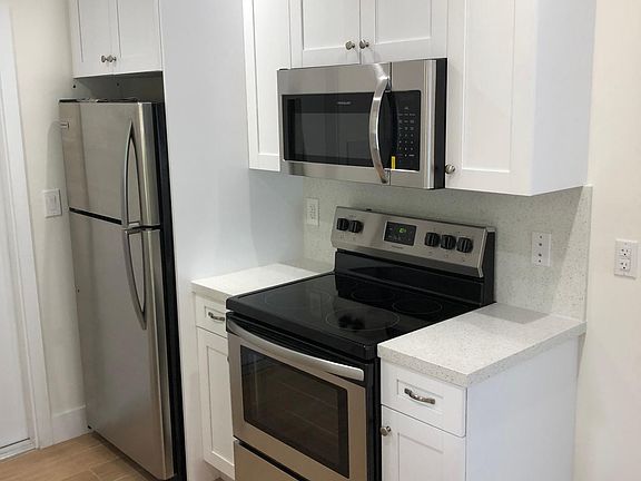 5th image of 118 Sidonia Ave APT 1
