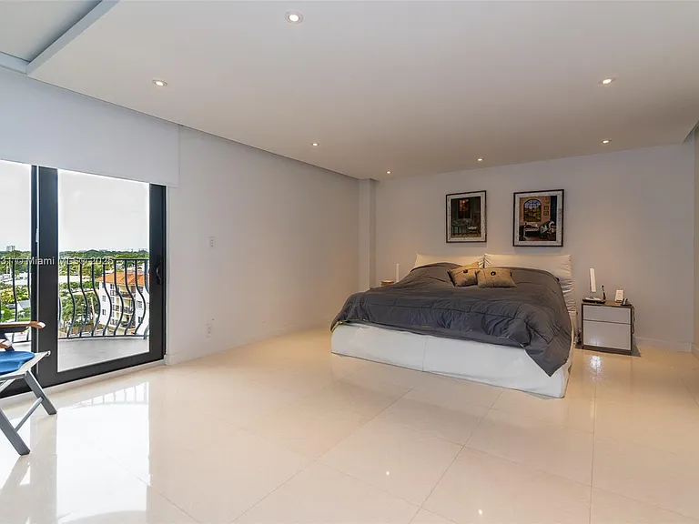 8877 Collins Ave #604 — Photo 10