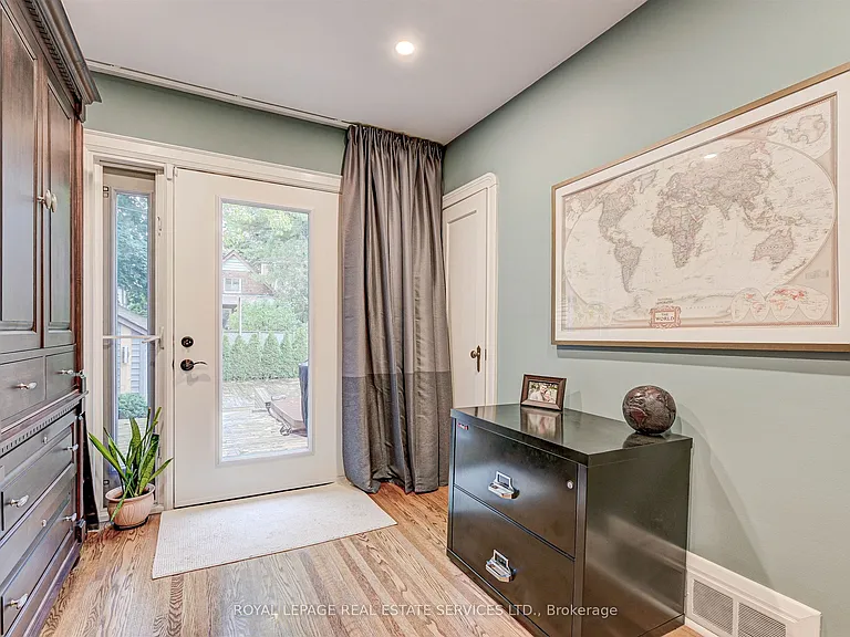 884 Royal York Rd — Photo 13