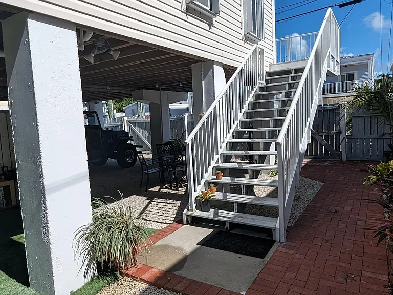 15B 8th Ave — Photo 5