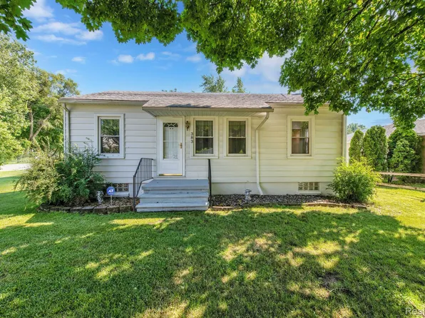 383 W Kennett Rd, Pontiac, MI 48340