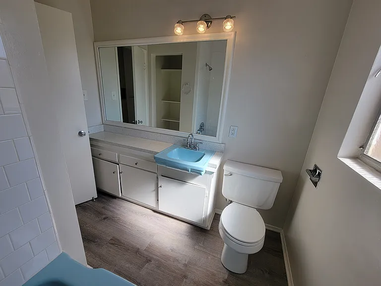 13531 Wyandotte St #6 — Photo 7