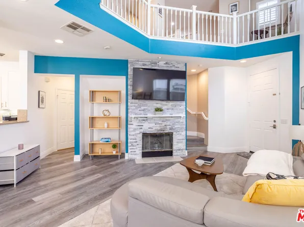 29266 Pilgrim Ct, Santa Clarita, CA 91354