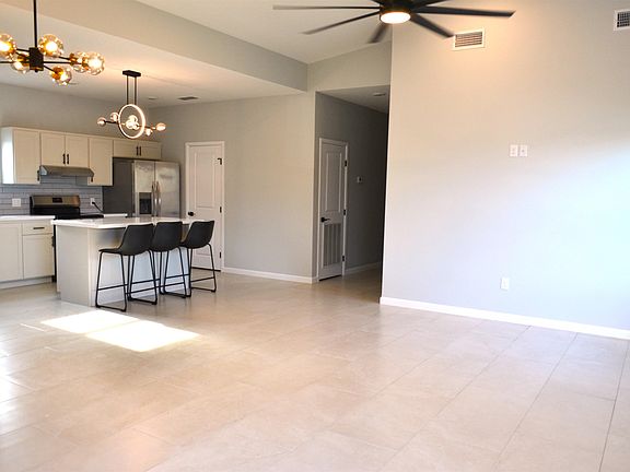 3rd image of 5616 Encanto Dr