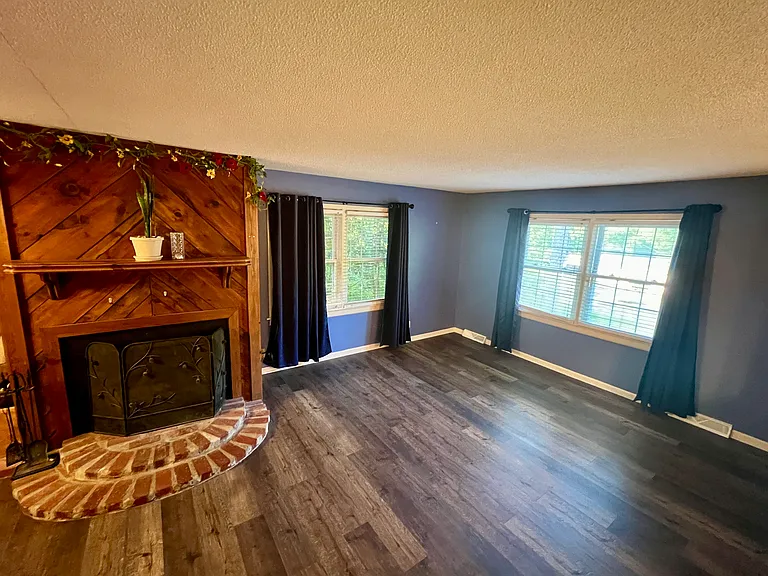 112 Kirk Dr — Photo 2
