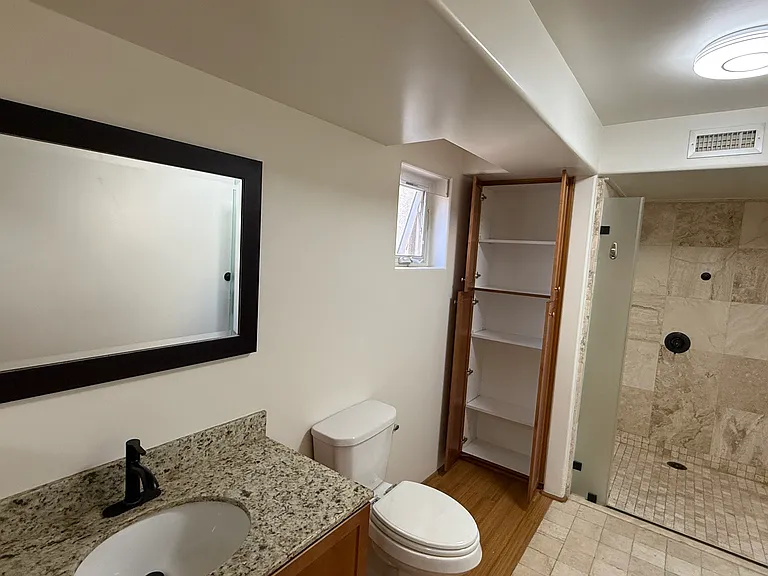 255 W 7th St #20 — Photo 10