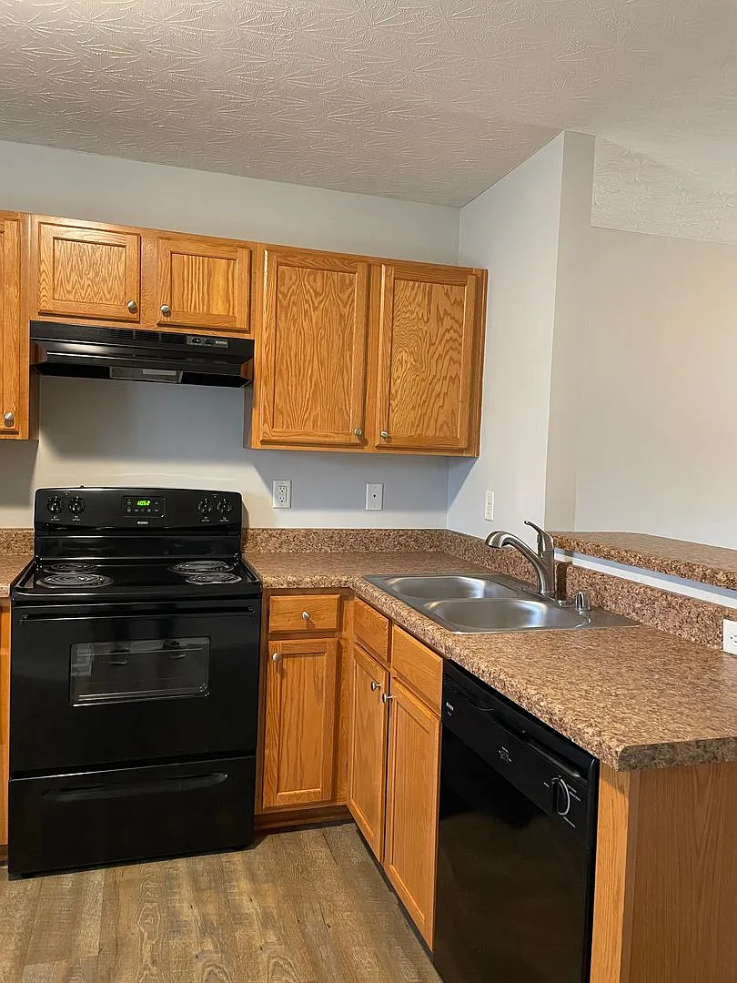 Lower Stone Apartments — Photo 3