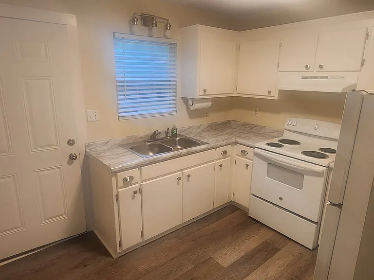 410 Washington St — Photo 2