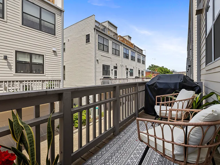 952 Madison St — Photo 13