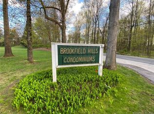 31 Monika Ln #31, Brookfield, CT 06804