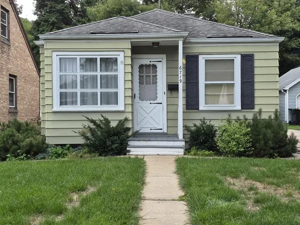 6719 Hillside LANE, Wauwatosa, WI 53213