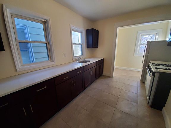 4th image of 187 Shepard Ave Floor 2