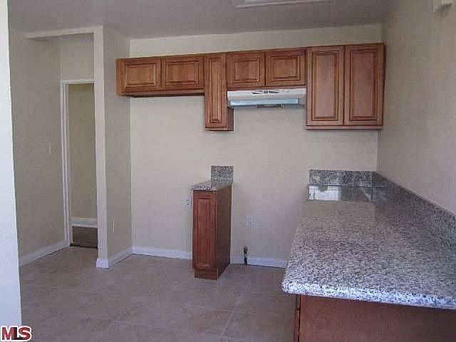 1st image of 1285 W 39th Pl