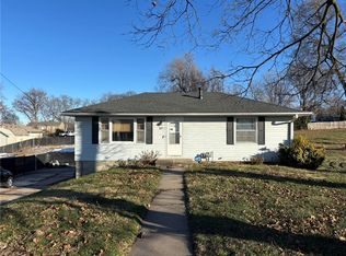 825 Trevillian Dr, Saint Joseph, MO 64507