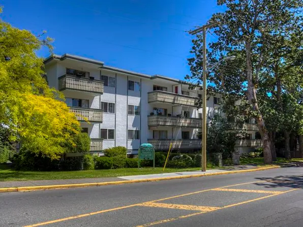 667 Head St #402, Esquimalt, BC V9A 5S9