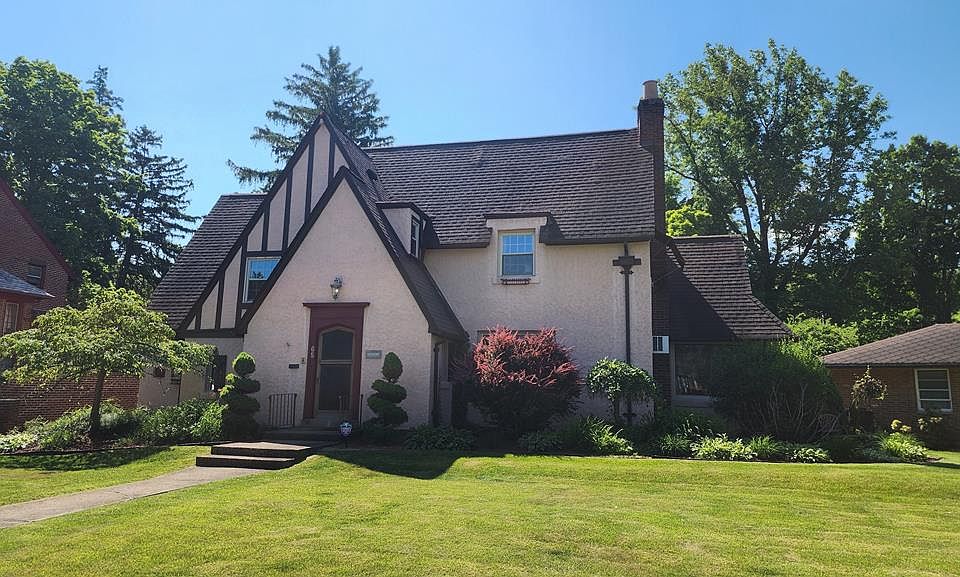 1st image of 65 Pinecrest St