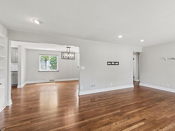 3rd image of 7495 Hunley Rd