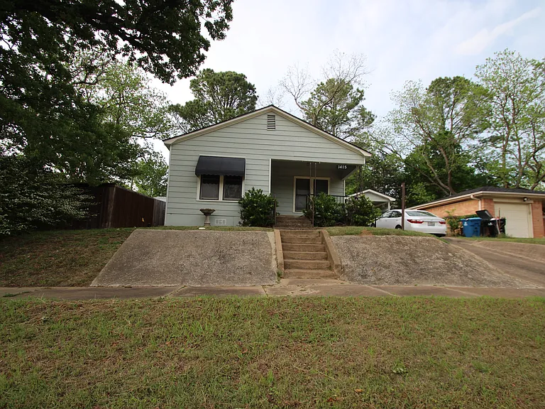 1415 W Crawford St — Photo 27