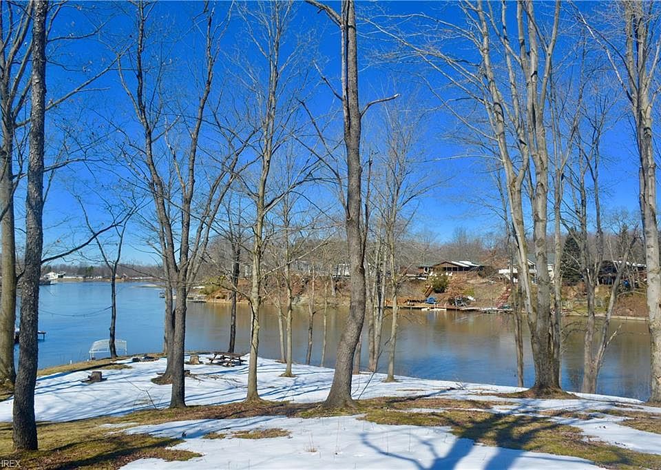 1st image of 1586 Pierpont Dr