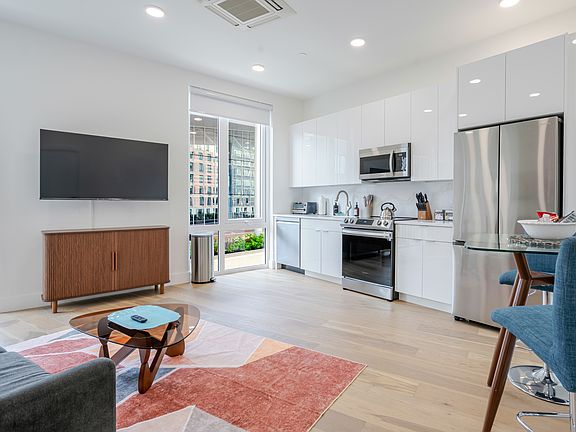 5th image of 36-38 Hichborn St #405