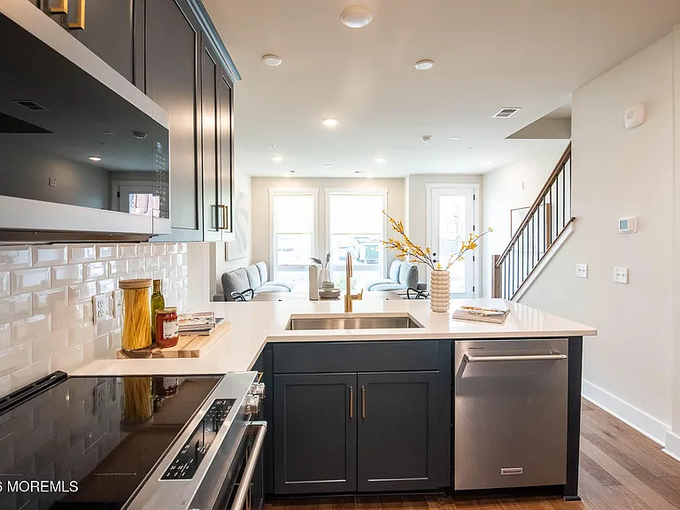 1403 Kingsley St #209 — Photo 16
