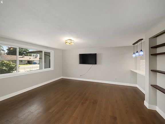 5th image of 804 NE 104th Ave