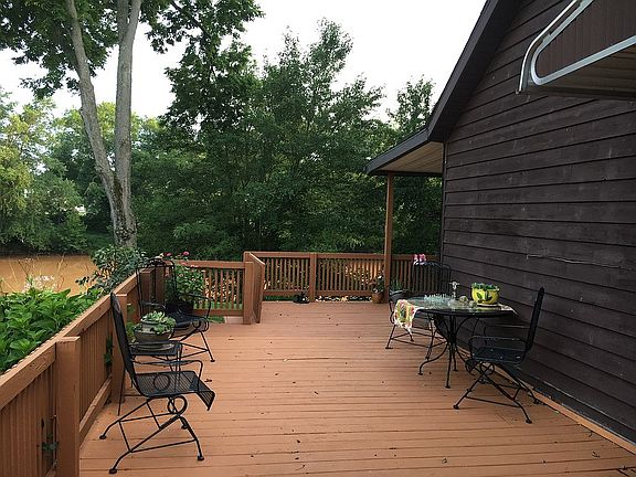 3rd image of 825 Hannaman Ln