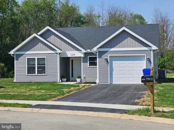 5490 Sutherland Ct, Chambersburg, PA 17202