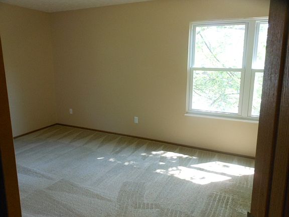 3rd image of 178 S Westmoor Ave APT E