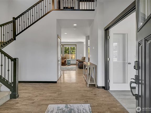 4th image of 610 Rosewood Drive